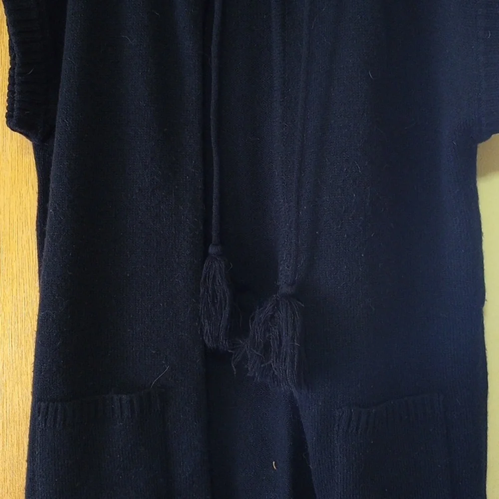 Classic Lady Large Black Sleeveless Sweater, Tassel, Pockets - Picture 2 of 7